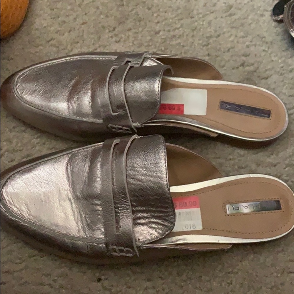 Tahari slides